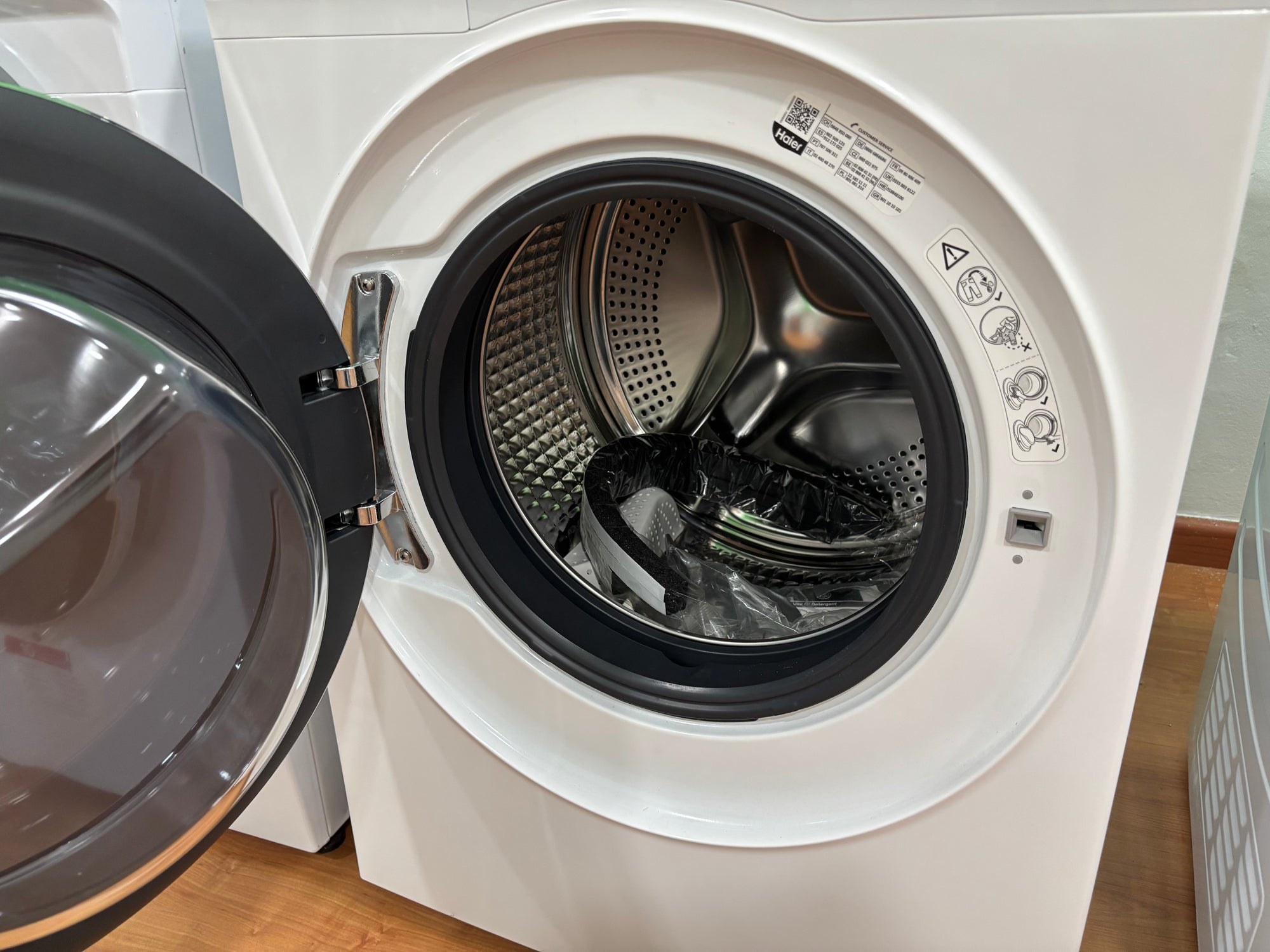 LAVADORA SECADORA HAIER HWD100BP14939IB 10/6KG 140